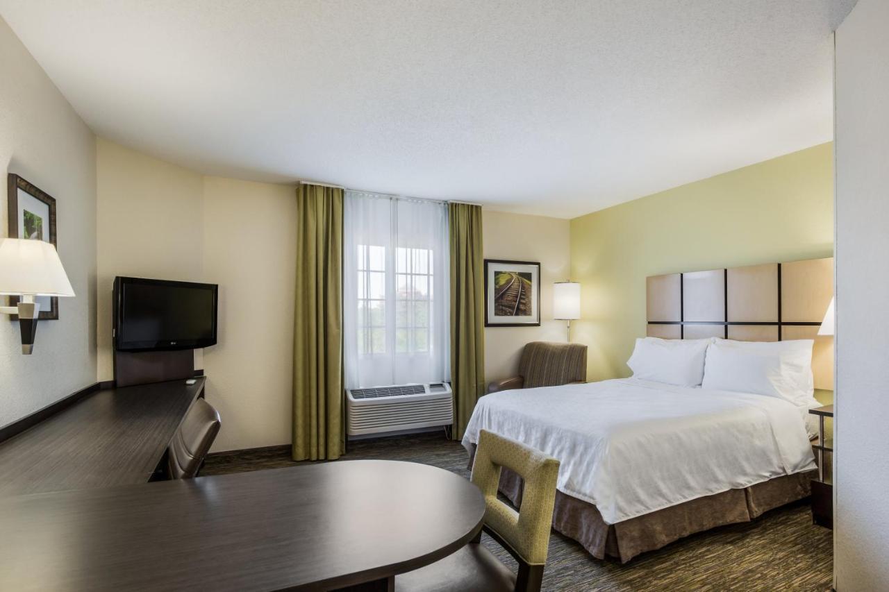 Candlewood Virginia Town Center By Ihg Hotel
