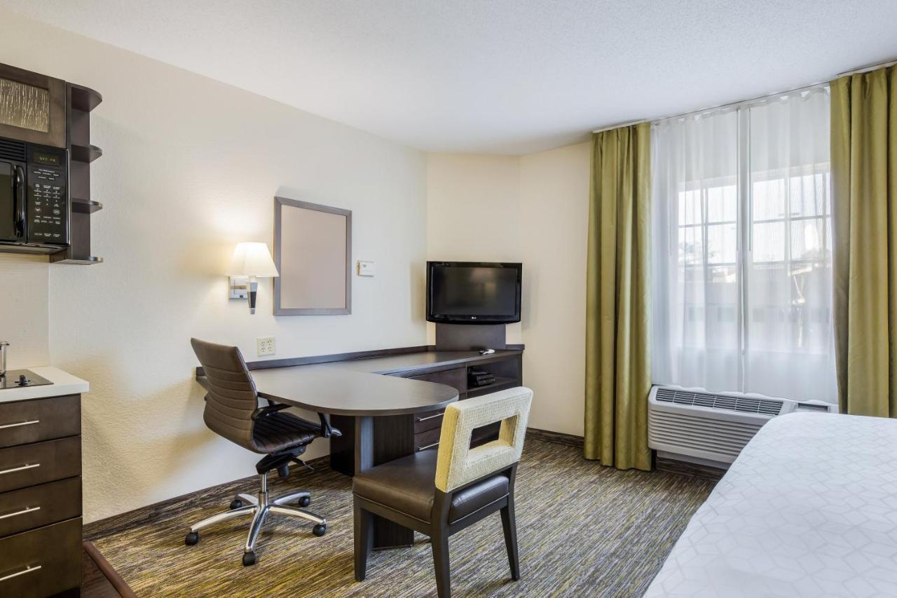 Candlewood Virginia Town Center By Ihg 2*
