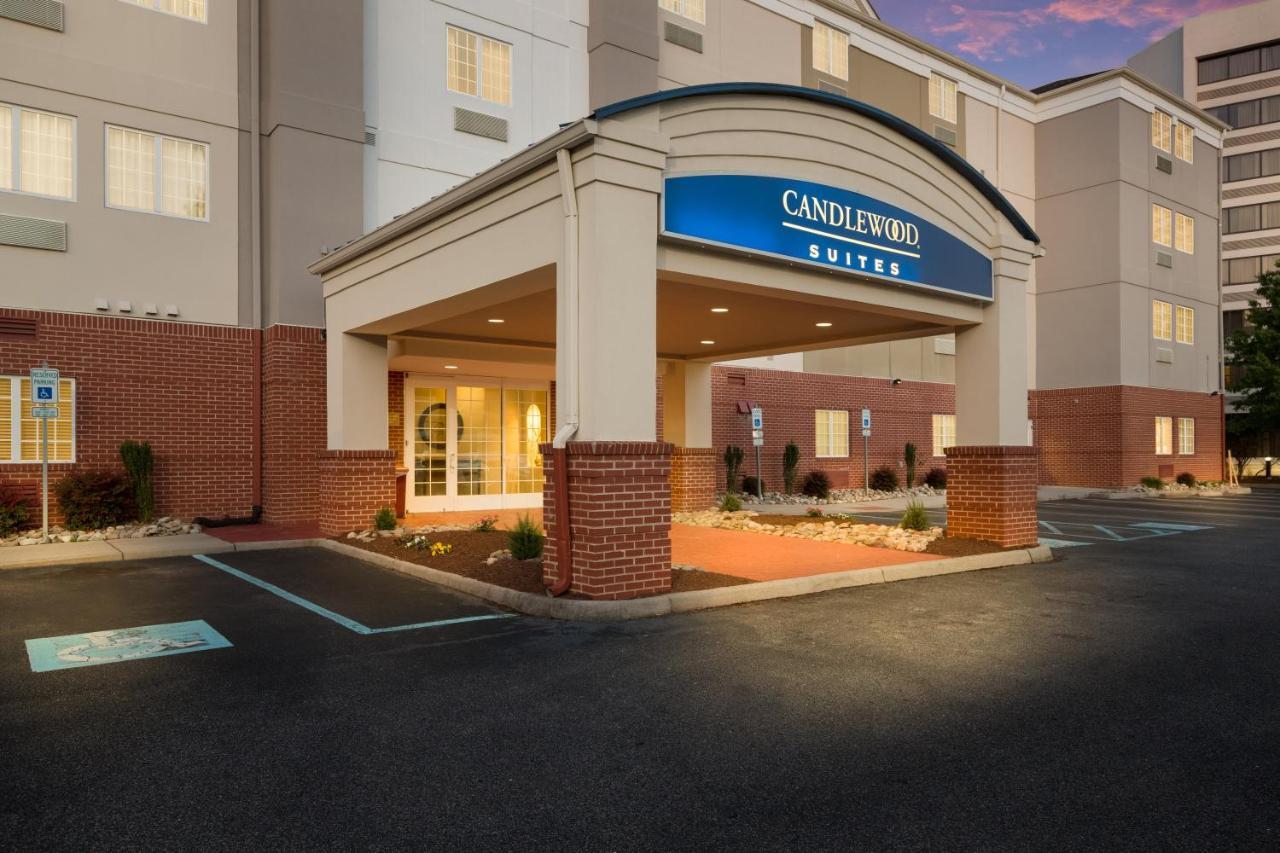 Hotel Candlewood Virginia Town Center By Ihg 2*