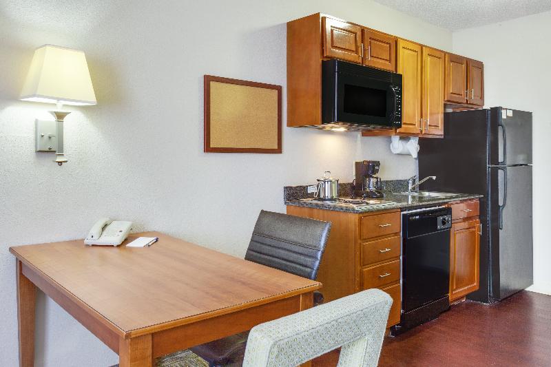 Candlewood Virginia Town Center By Ihg Hotel 2*