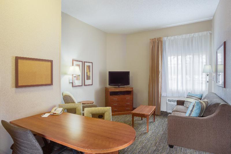 Hotel Candlewood Virginia Town Center By Ihg