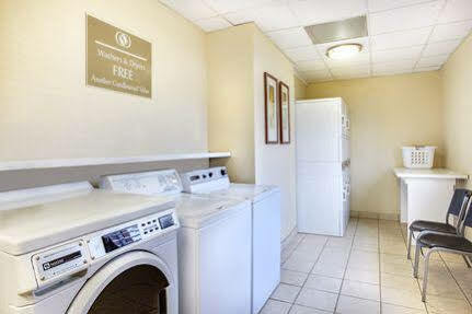 Hotel Candlewood Virginia Town Center By Ihg 2*